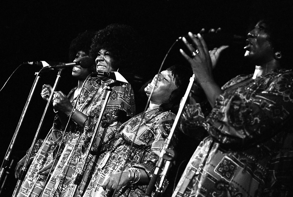 Jackson 5 1974 7 sisters in background