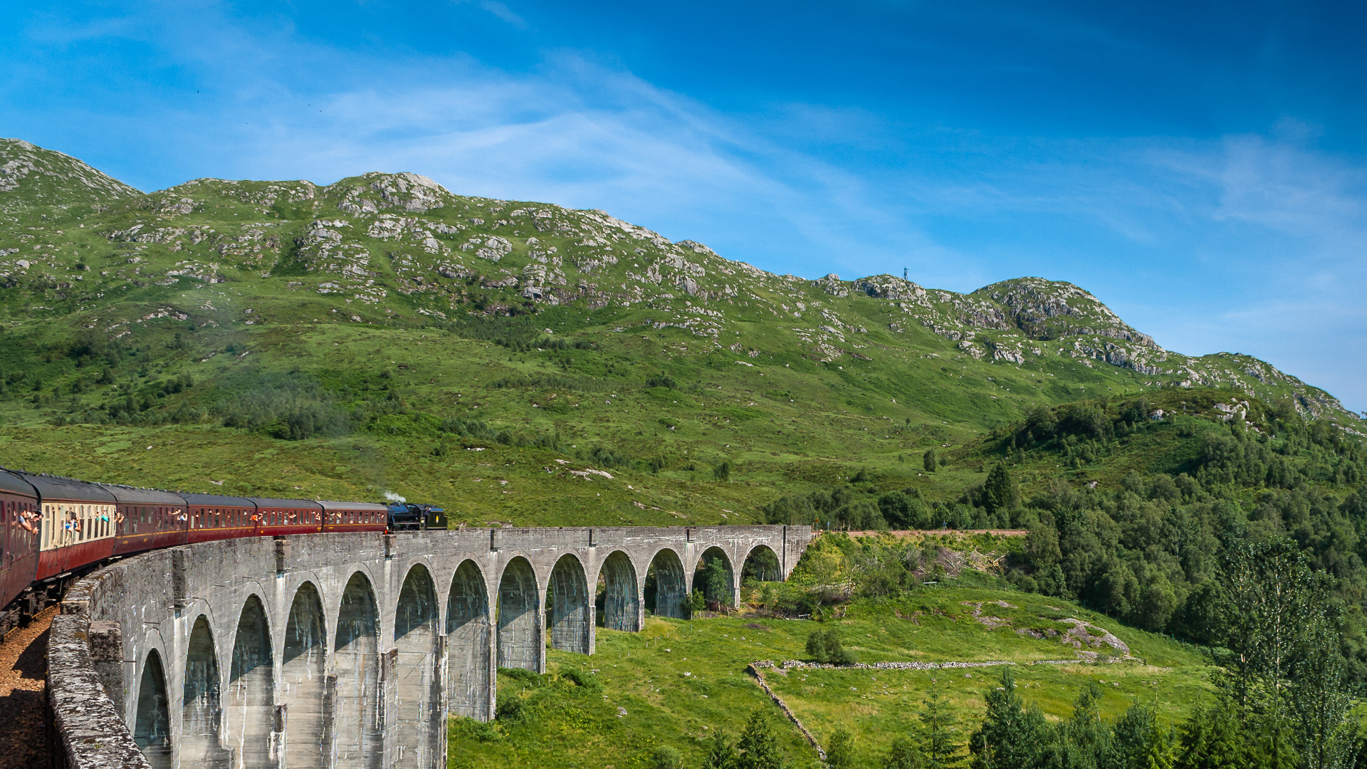 Jacobite Steam Train on the Genfinnan Viaduct