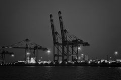 Jade Weser Port bei Nacht