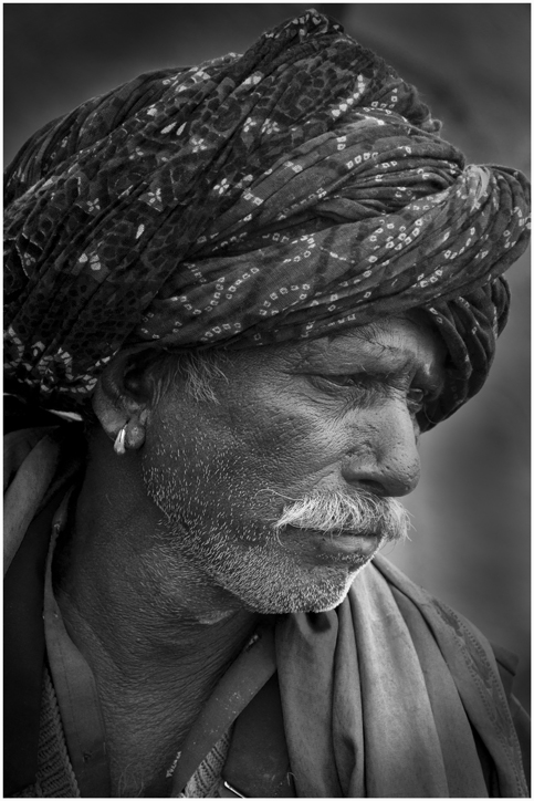 Jadi Booti, vendour at Bhojpur Shiva temple, M.P.