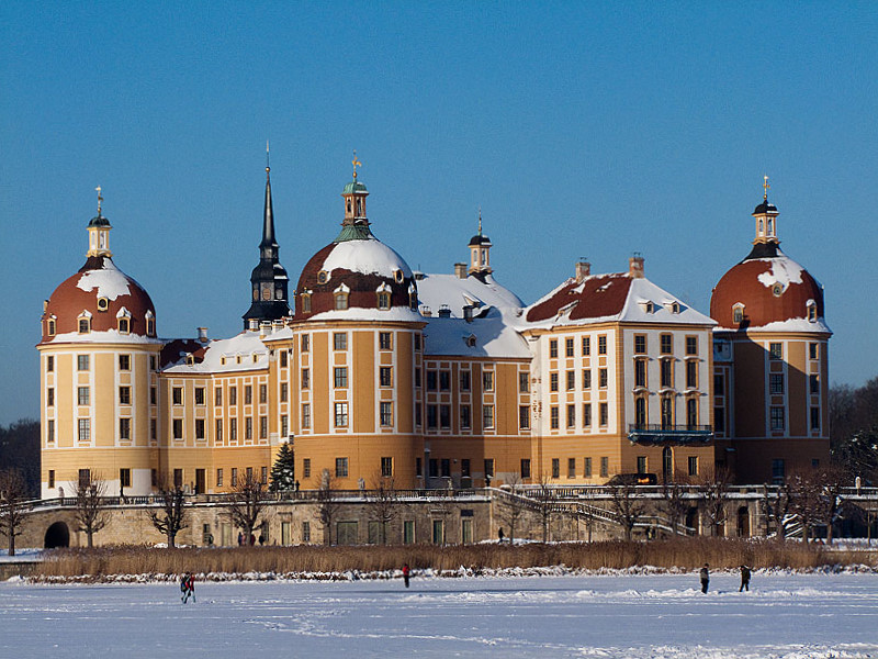 Jagdschloss im Winter