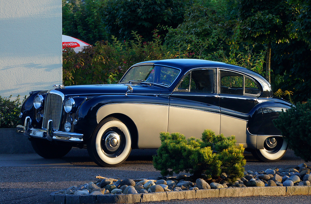 ..Jaguar Mark IX..