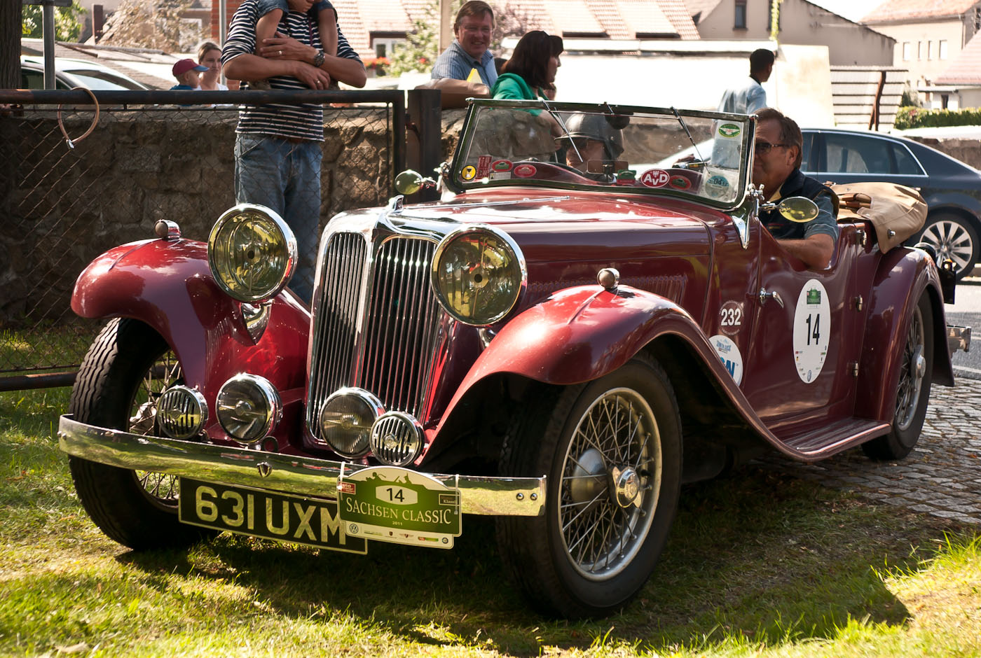 Jaguar SS 1...