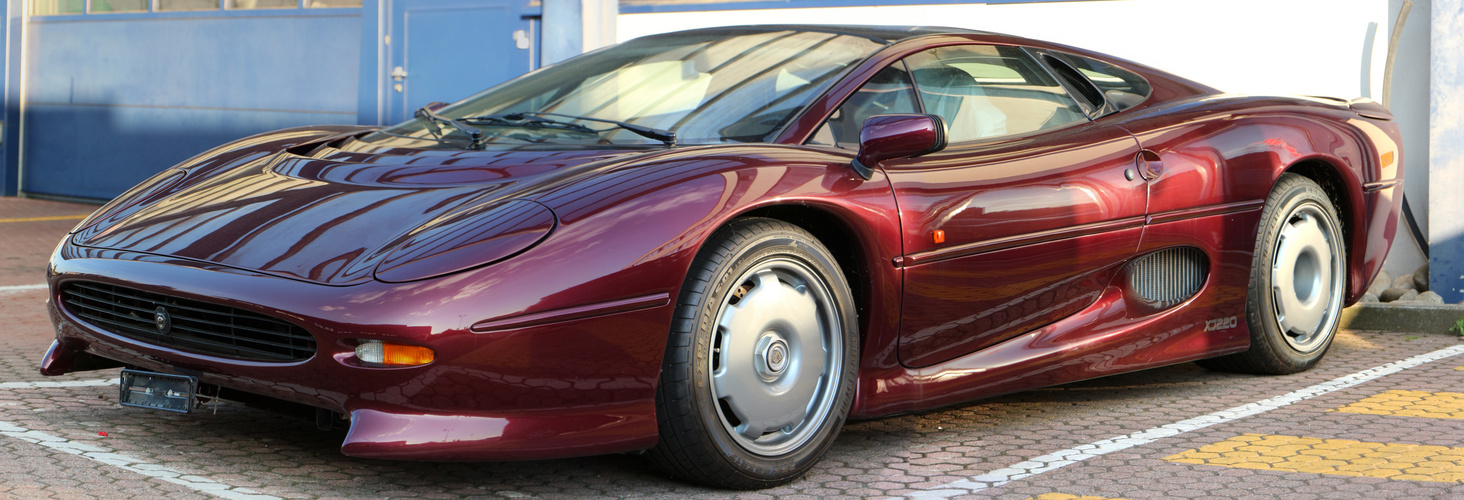 Jaguar XJ220