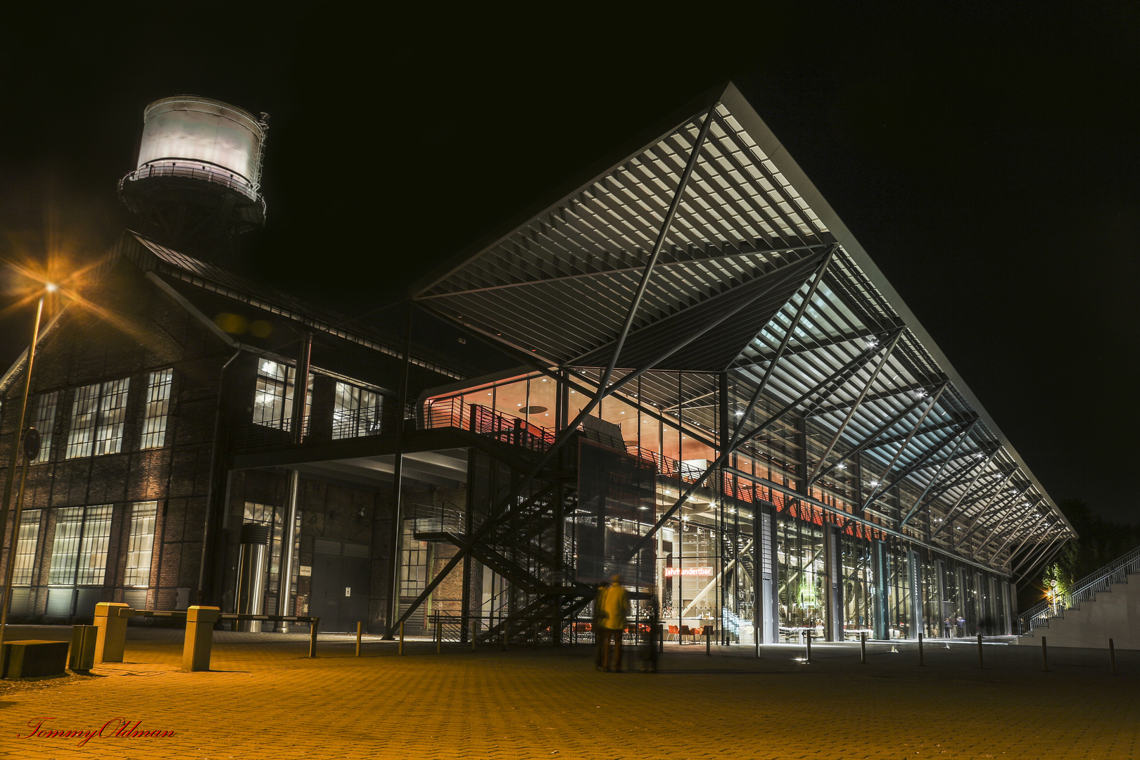 Jahrhunderthalle Bochum bei Nacht