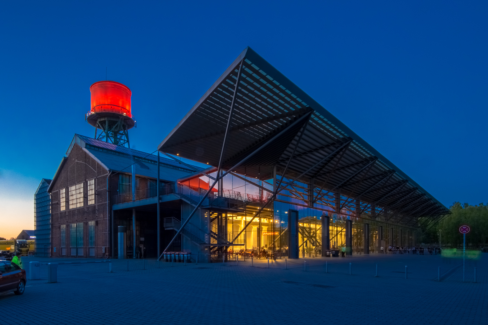 Jahrhunderthalle Bochum zur blauen Stunde