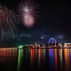 Jahrmarkt in Linz mit abschließenden Feuerwerk über der Donau -Urfahranermarkt