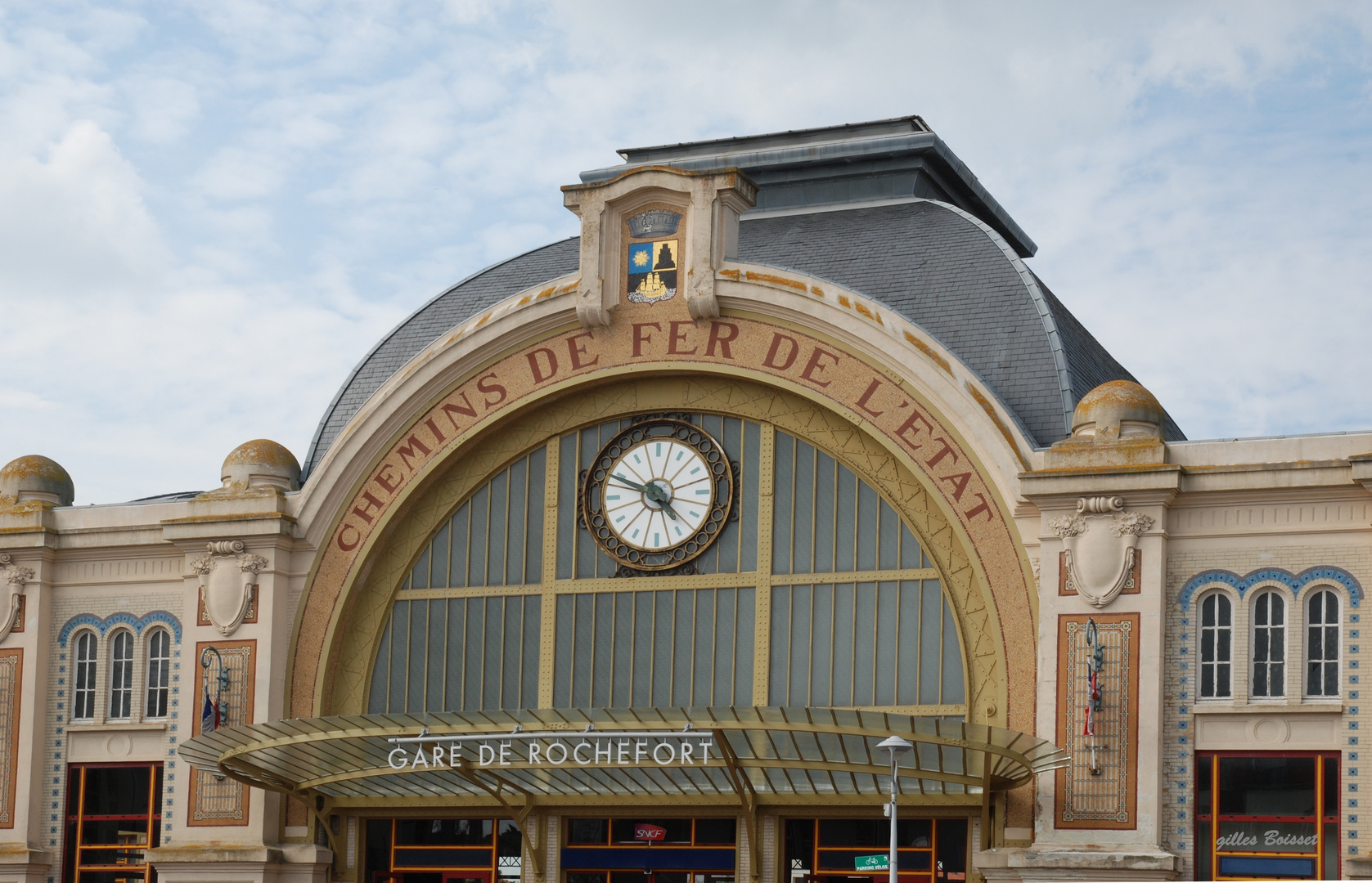 j'ai rendez-vous à 17h à la gare de Rochefort  avec deux demoiselles