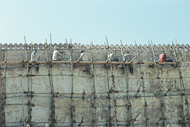 Jaipur - Hawa Mahal, men at work