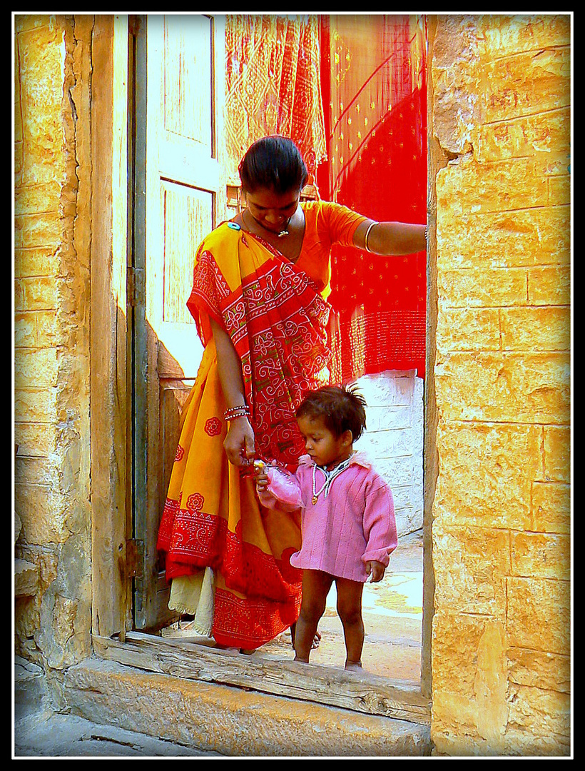 Jaisalmer -Scènes de vie;  sympathique rencontre dans une rue de la citadelle 