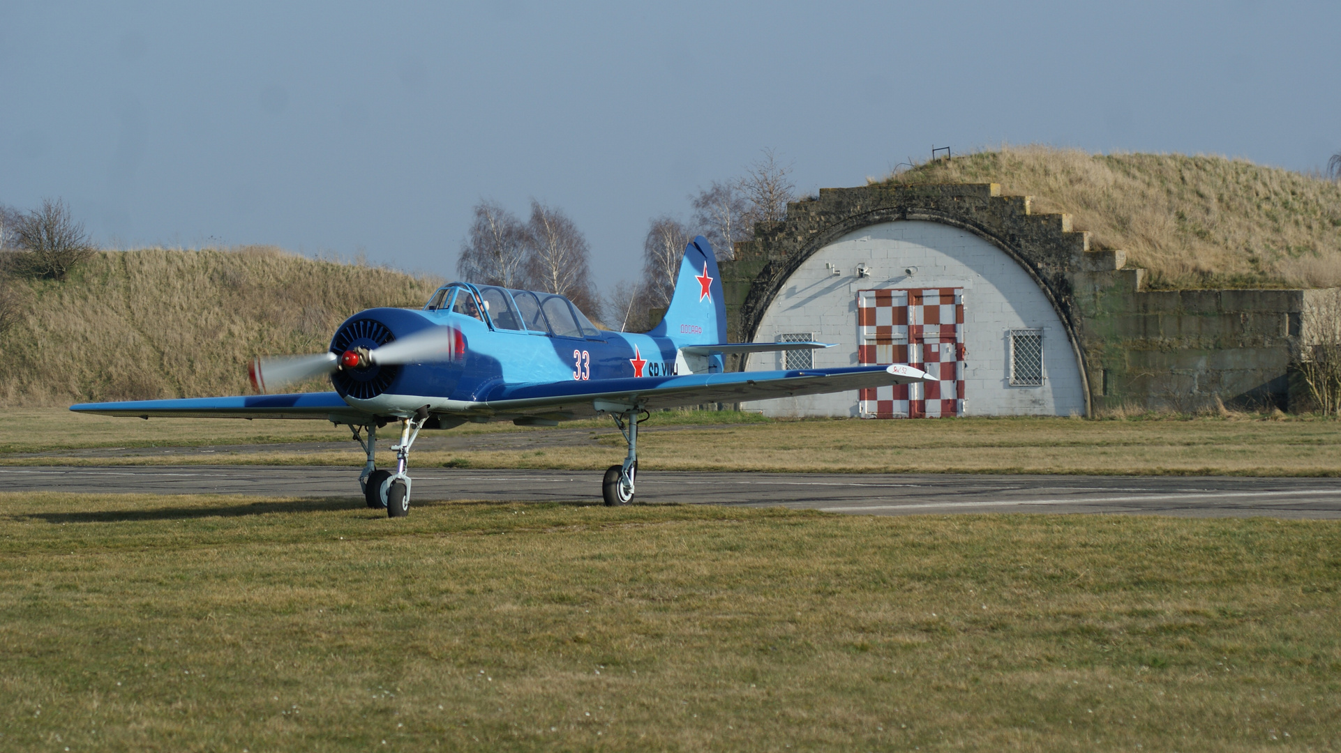 JAK52 am Flugplatz Köthen