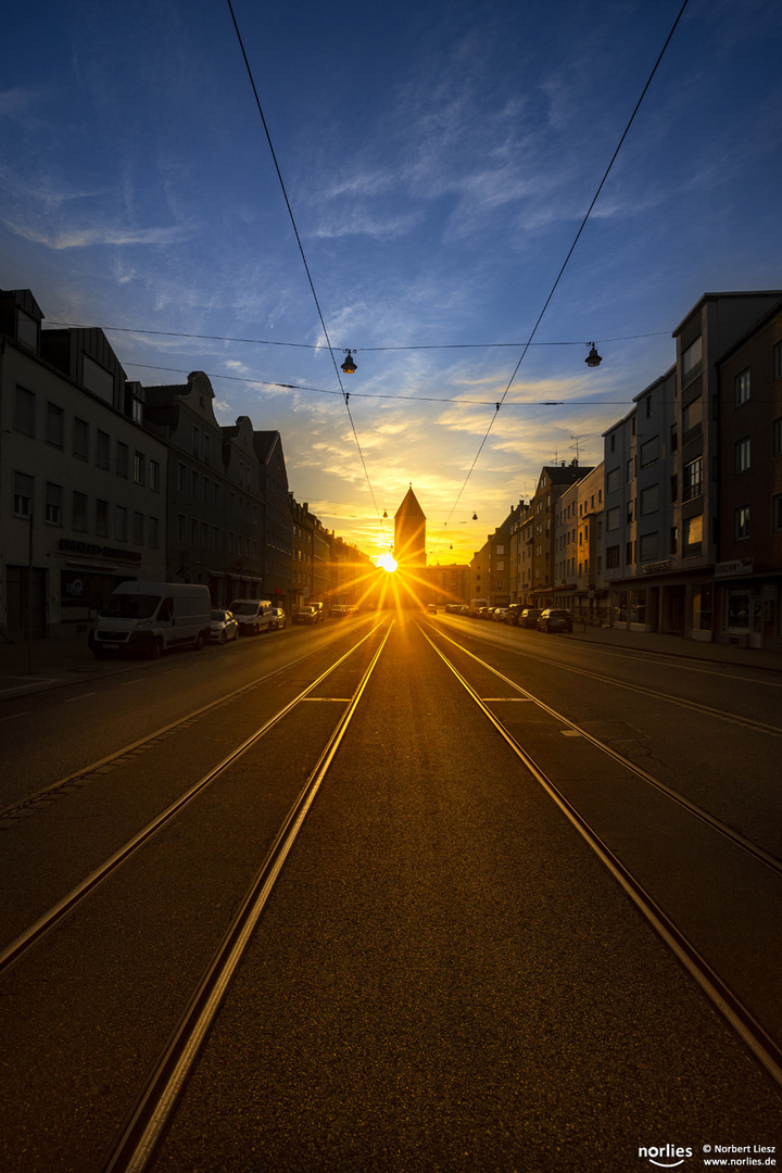 Jakober Tor und Morgensonne