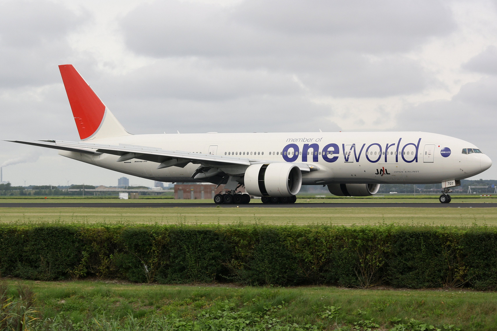 JAL / B777-200 / JA707J / AMS 22.08.10/ *Oneworld c/s*