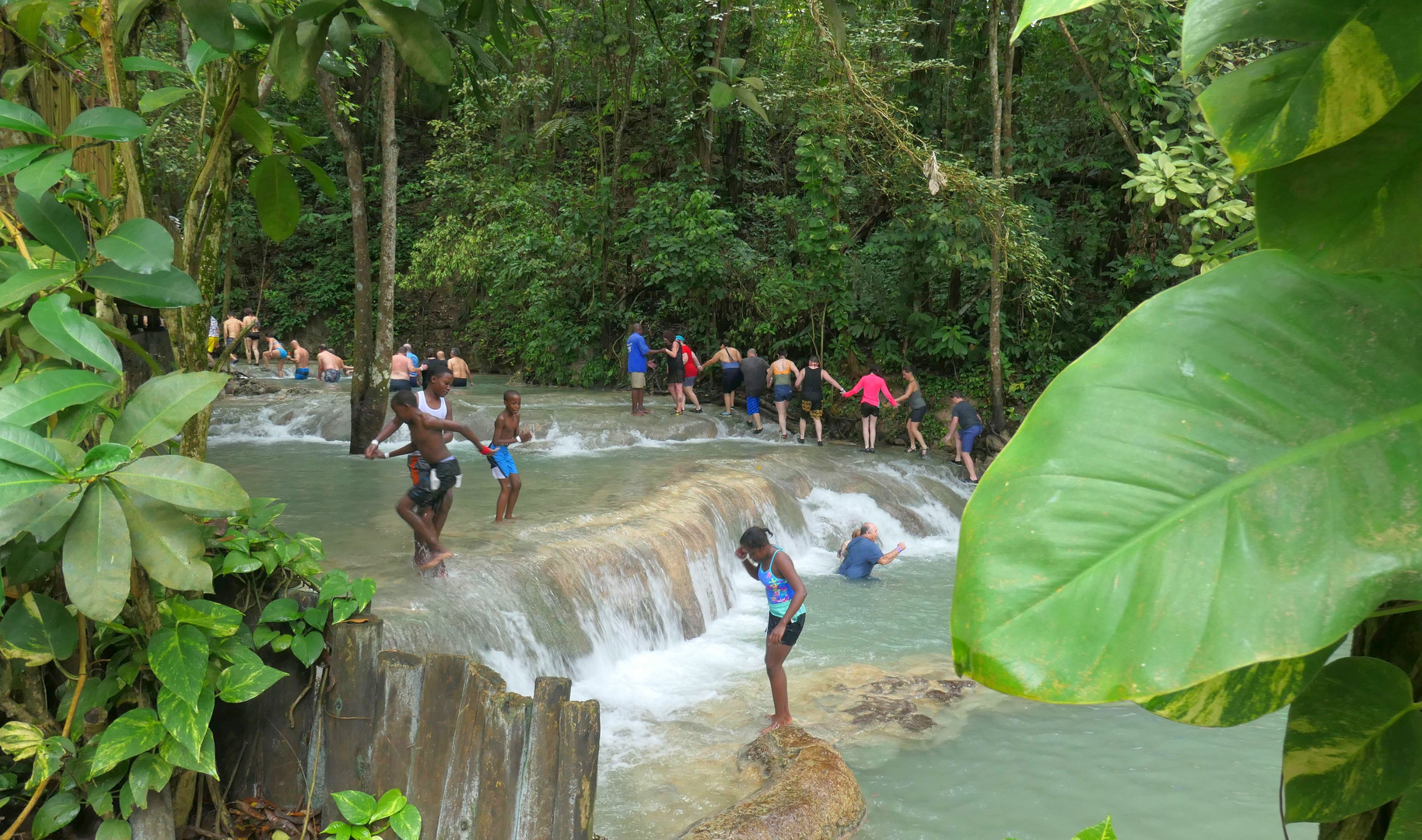 Jamaica - Konoko Falls - Menschenketten