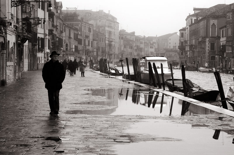 james dean am broadway im regen....