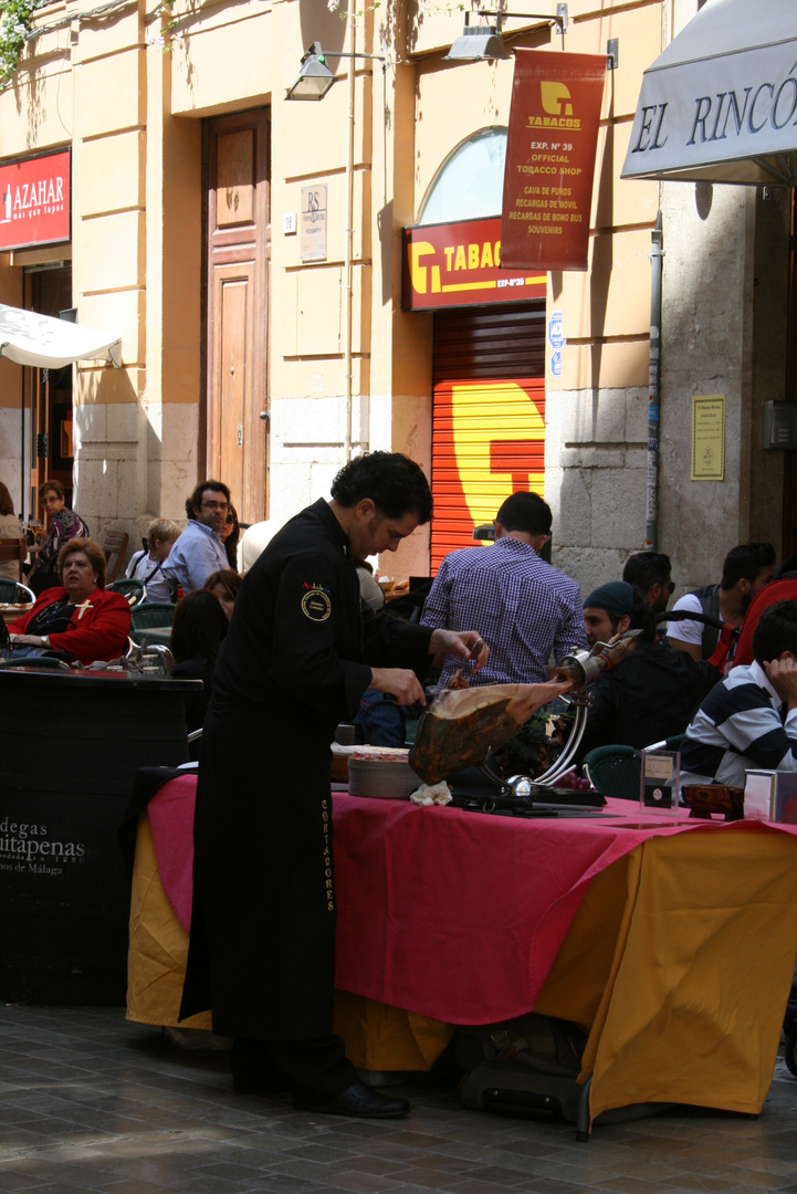 Jamón con sabor a Semana Santa en Málaga