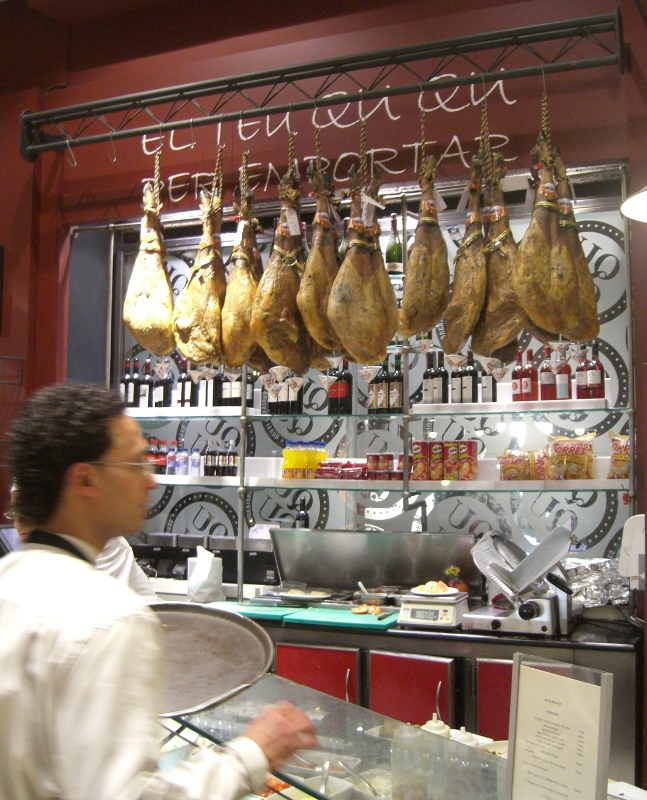 Jamon Iberico in einer Tapas Bar in Barcelona