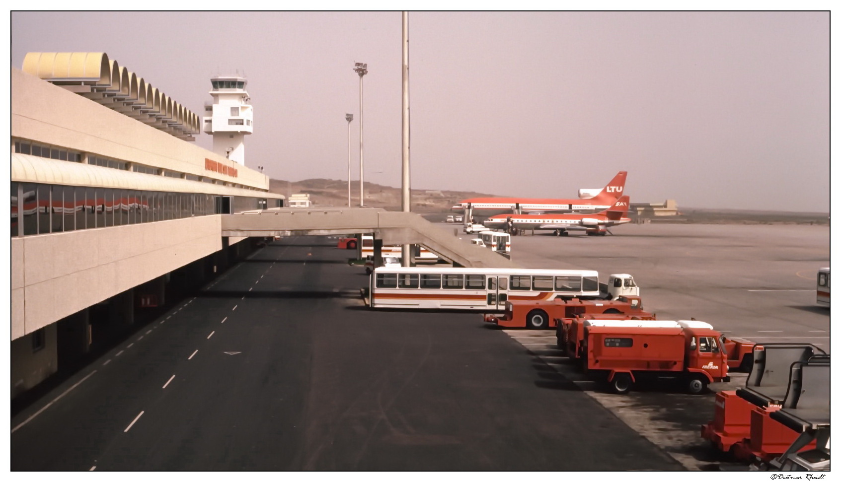 Jan. 1982 - Airport Teneriffa Süd      ©