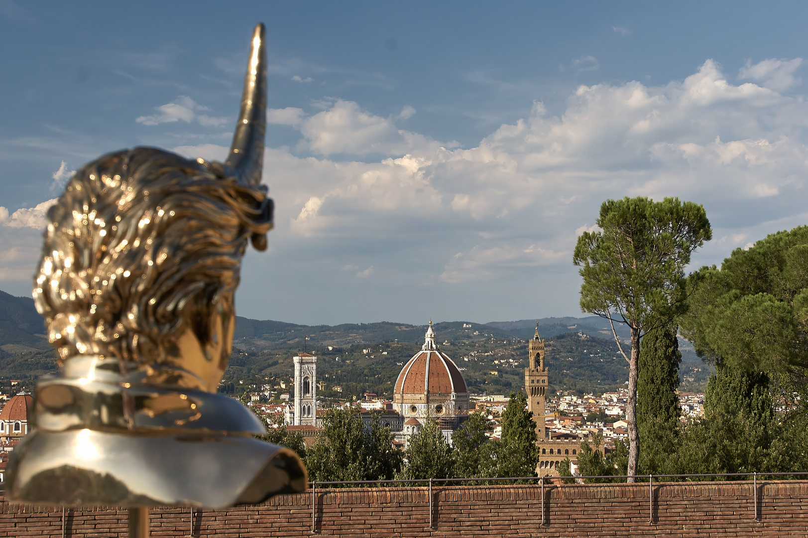 Jan Fabre auf der Festung Belvedere mit Blick auf Florenz