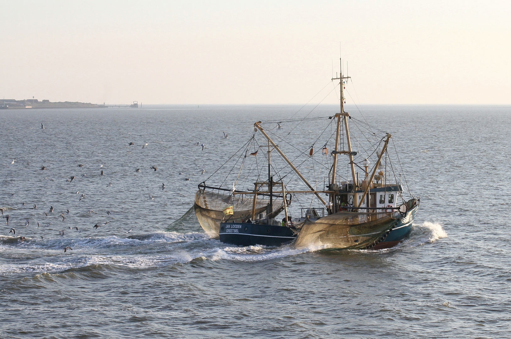 Jan Looden aus Greetsiel um 8:02 vor Borkum