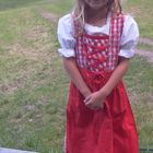 Jana im Dirndl