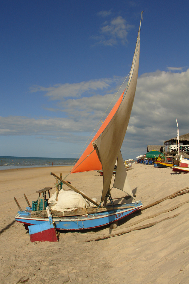 Jangada na Praia de Canoa Quebrada (Fischerboot am Strand von Canoa Quebrada (CE) )