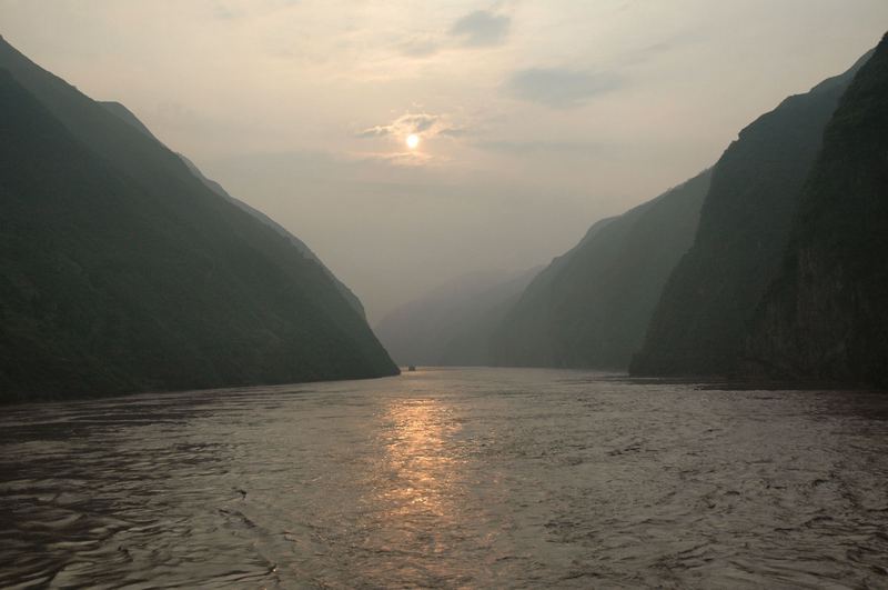 Jangtze-Schlucht in der Morgendämmerung
