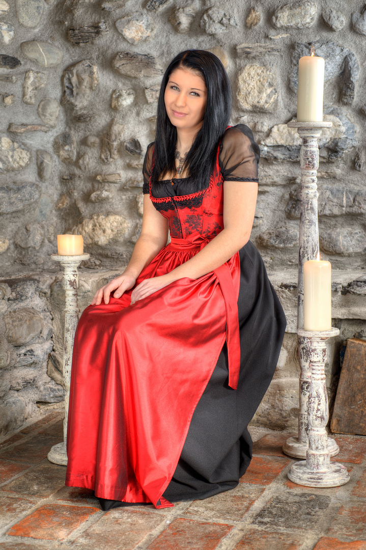 Janine im Dirndl