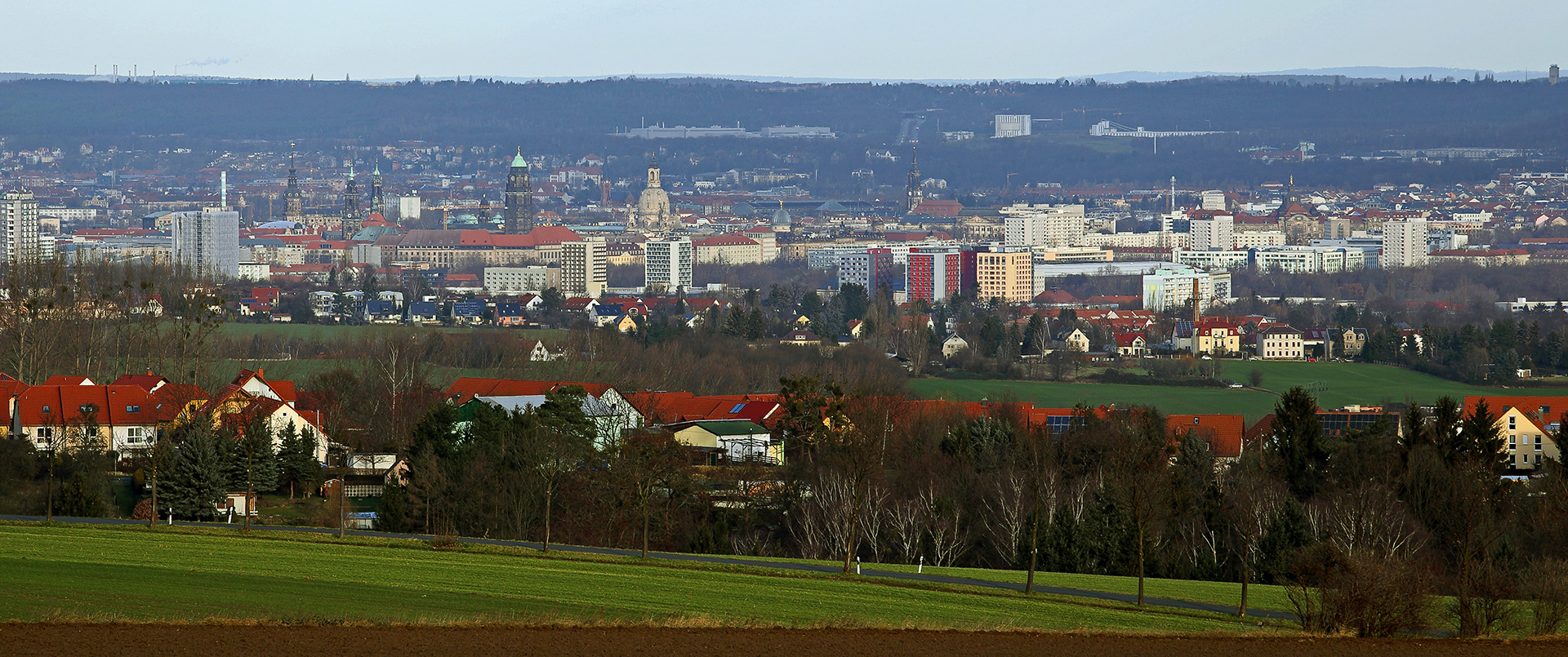 Januarfernblick ins Dresdner Zentrum, mit der Frauenkirche in zentraler Position...