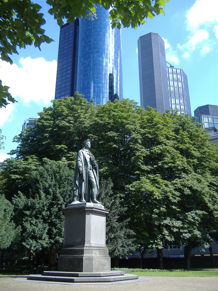 Janusköpfiger "Mainhattan"