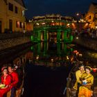 Japanische Brücke Hoi An mit Brautpaaren