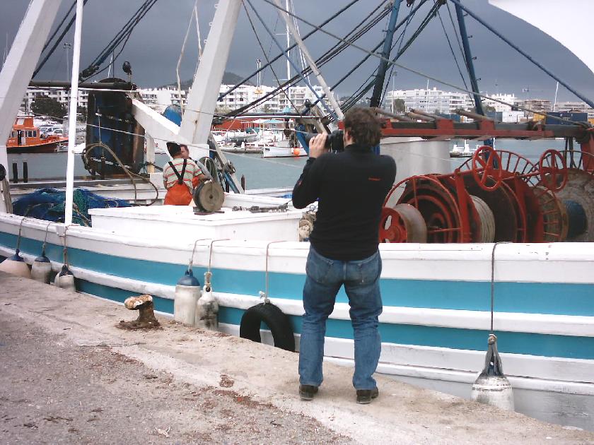 Japanische Fischerei-Spione beim Ablichten modernster RadarFangtechnologie im Überseehafen