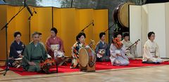 Japanische Musik mit traditionellen Instrumenten