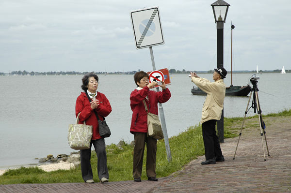 japanische Touristen auf der Insel Marken