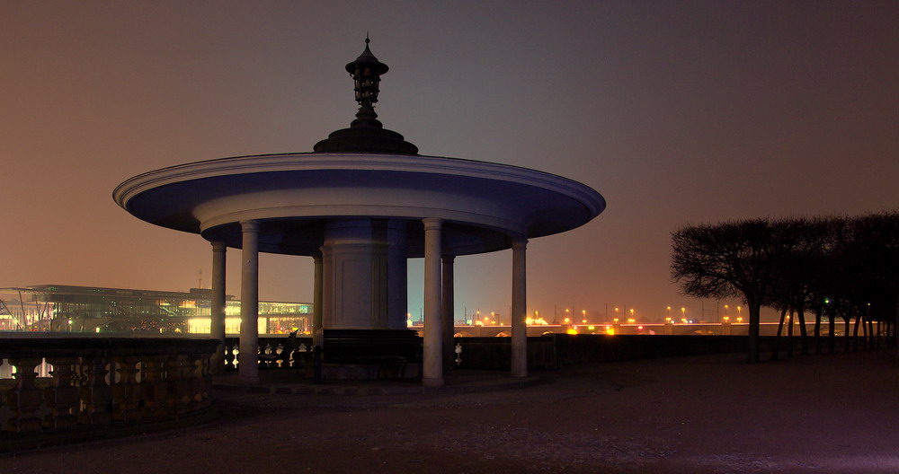 Japanischer Pavillion an der Elbe