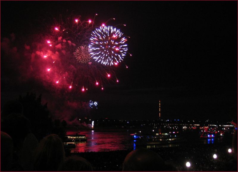 ... japanisches Feuerwerk ...