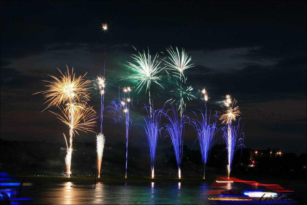 Japanisches Feuerwerk in Düsseldorf am 02. Juni 2007