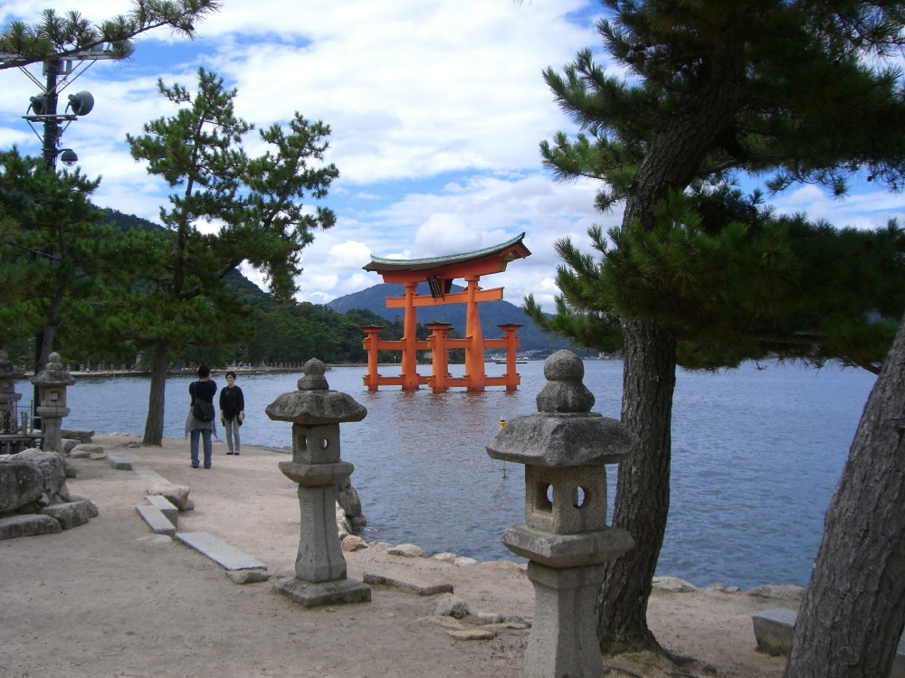 Japanisches Torii auf Mijajima von DaMaddin87 