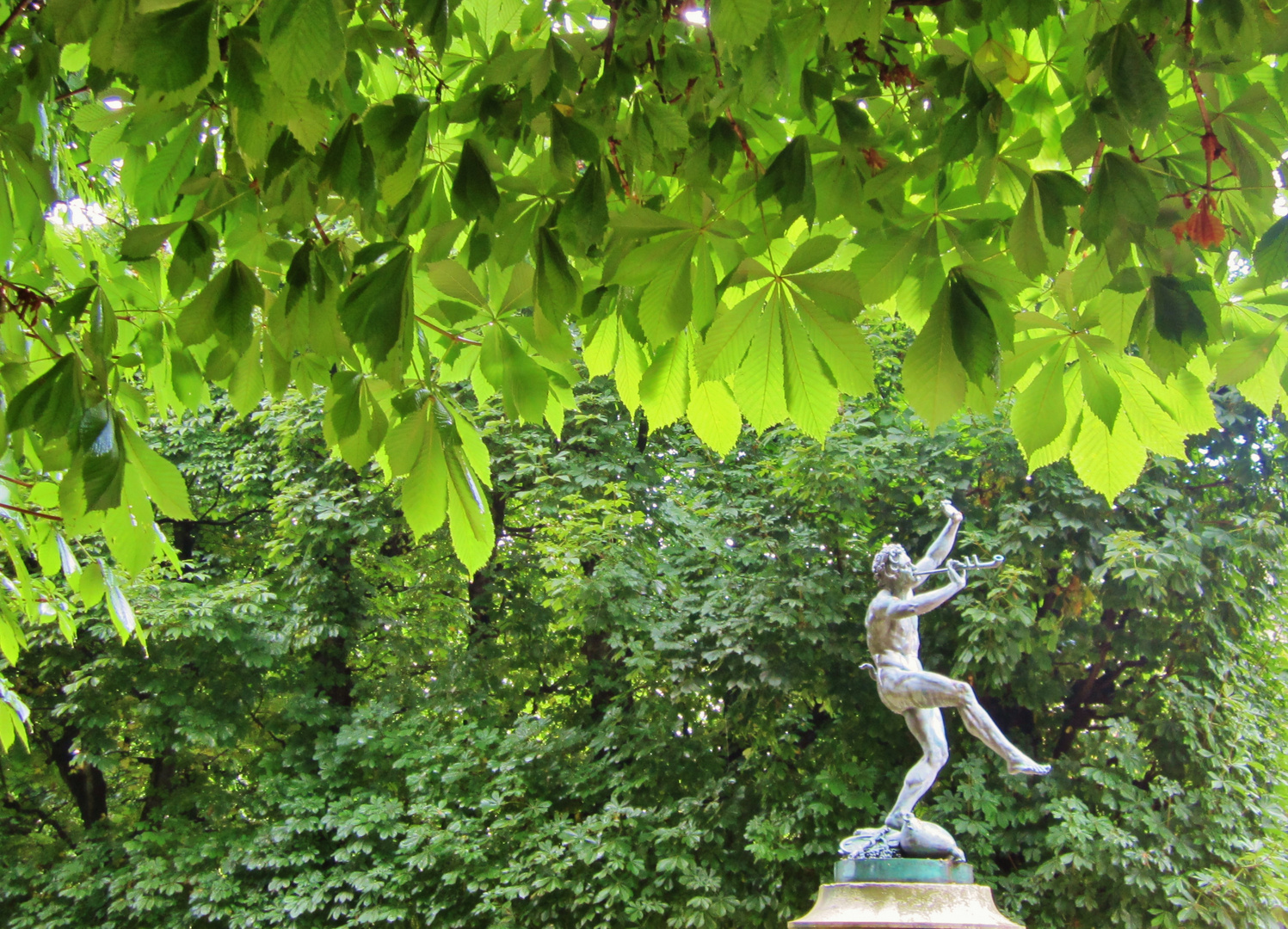 jardin du Luxembourg ,la statue "le faune dansant" d'Eugène-Louis Lequesne