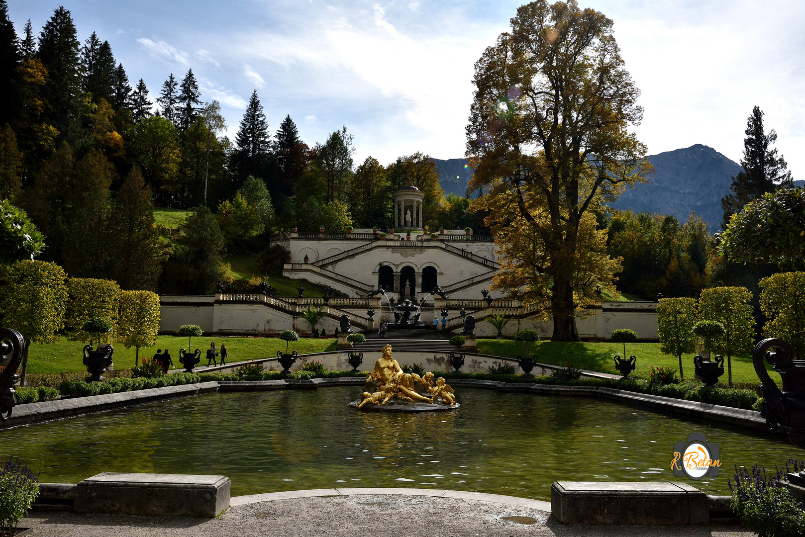 Jardines y fuente de agua del catillo Linderhof