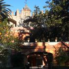 jardines y murallas. entrada a los baños de Dña María