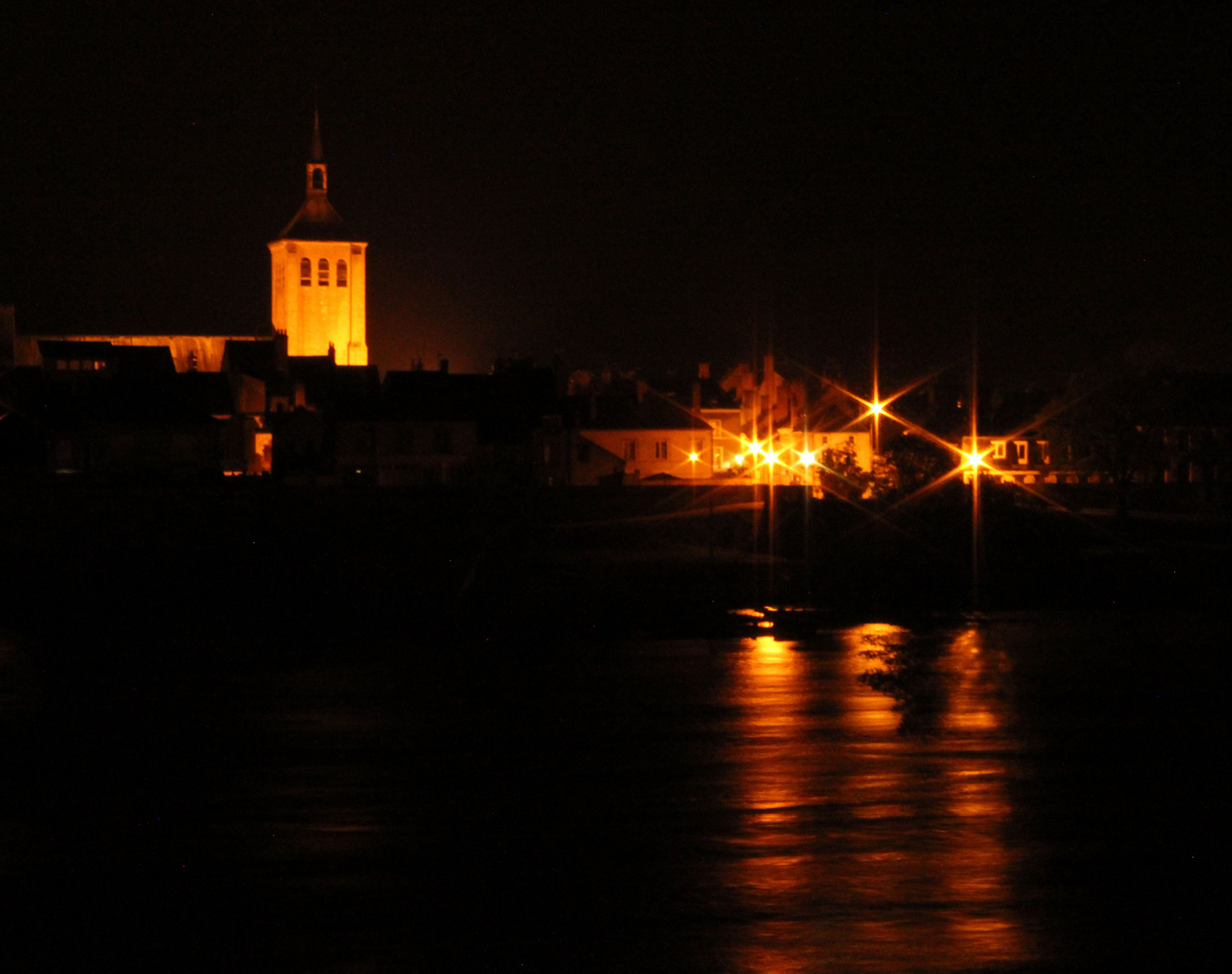 Jargeau au bord de la Loire - nuit