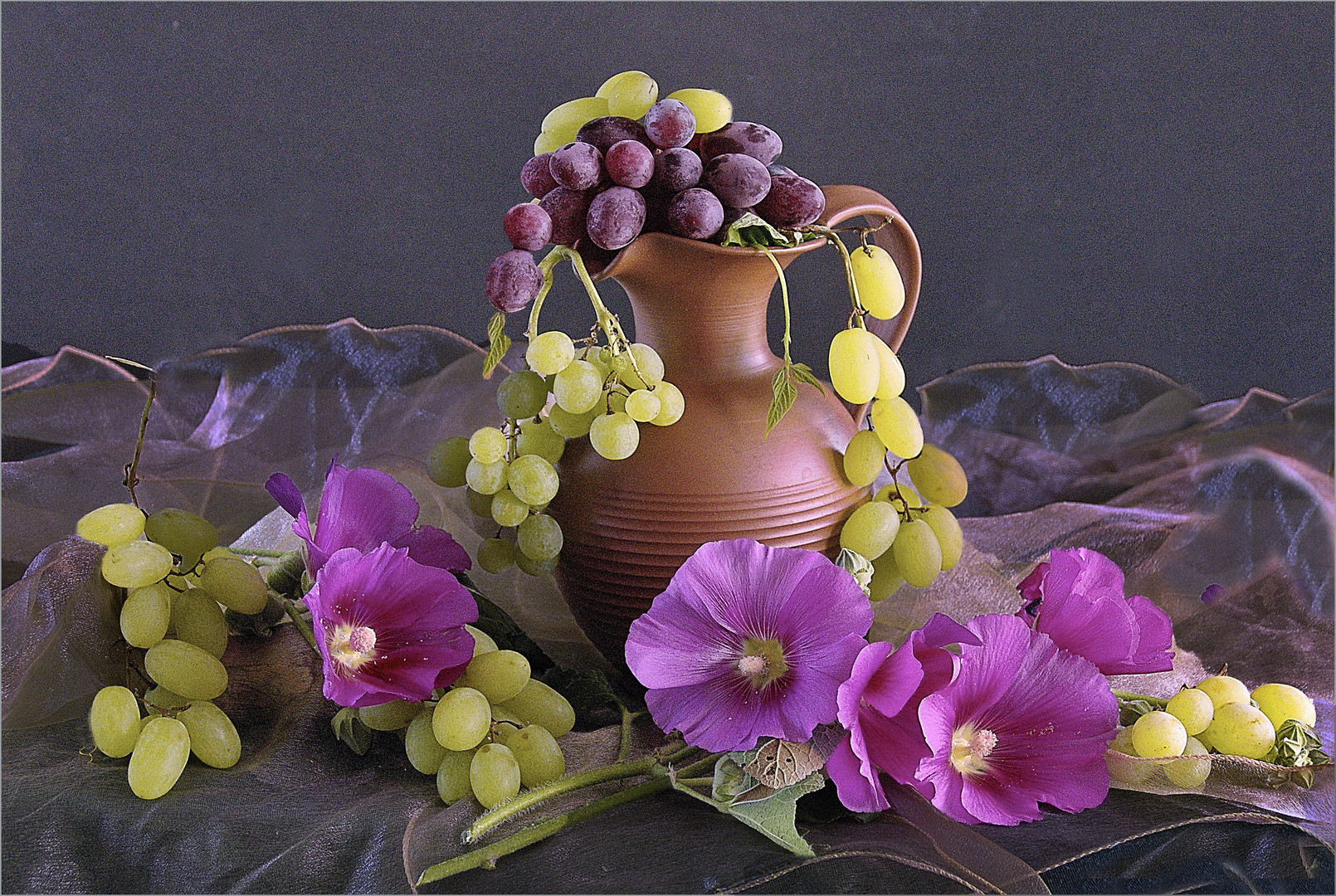  Jarra con    uvas 