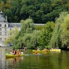 Jaune  ...... les canoés ....