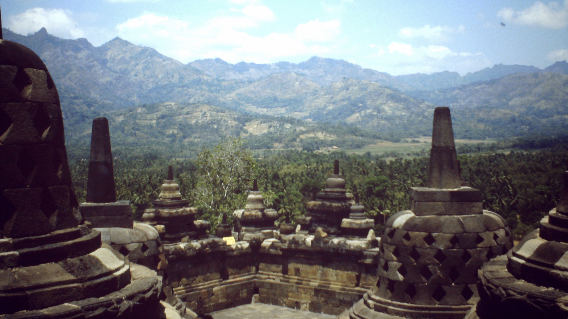 Java (1983), Borobodur Tempel