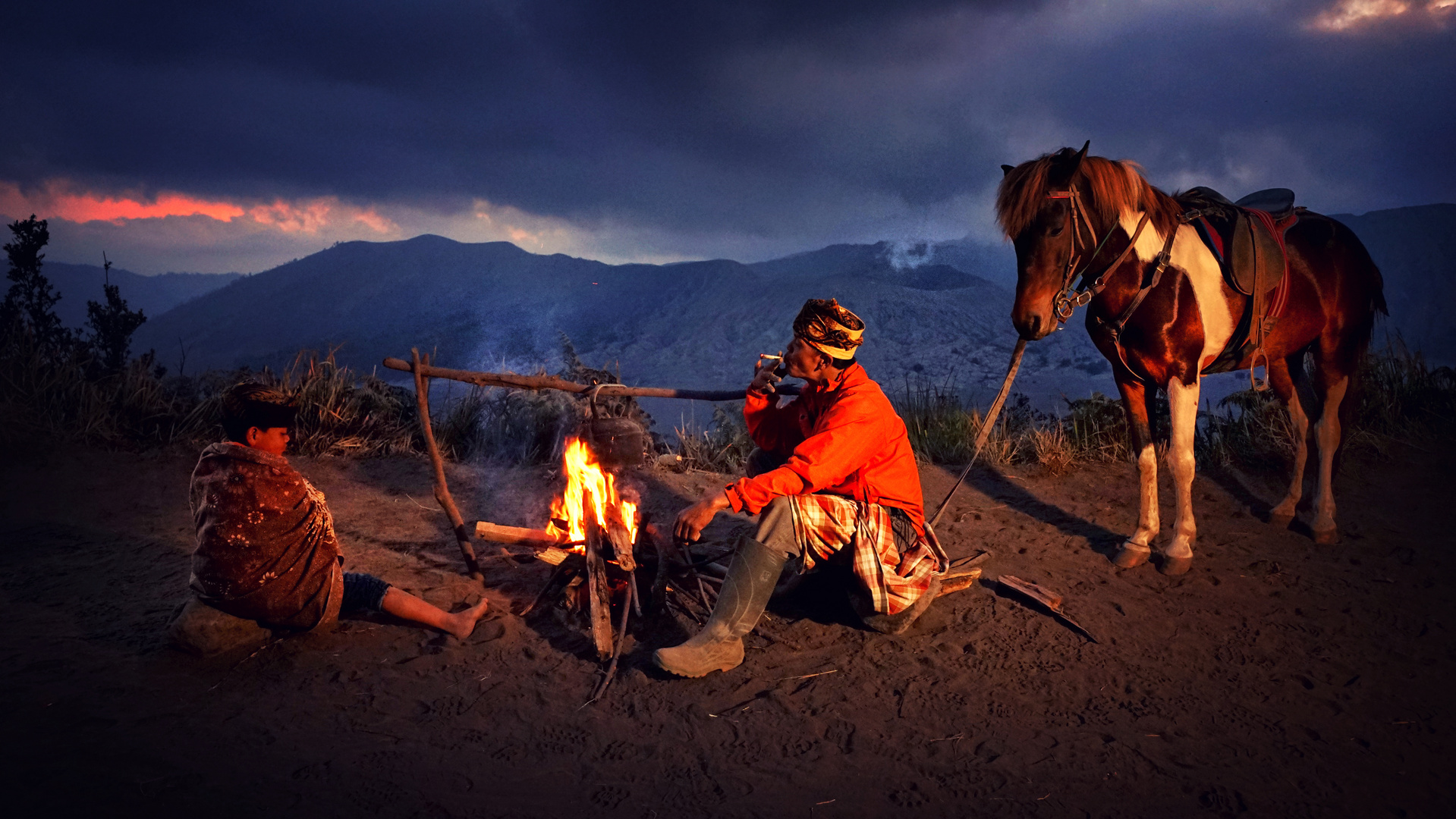 Java Mt. Bromo Sunset mit Tengger Horseman und Lagerfeuer