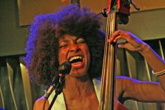 Jazz Esperanza Spalding Stgt GRAMMY Ca-08-01-col Juli08