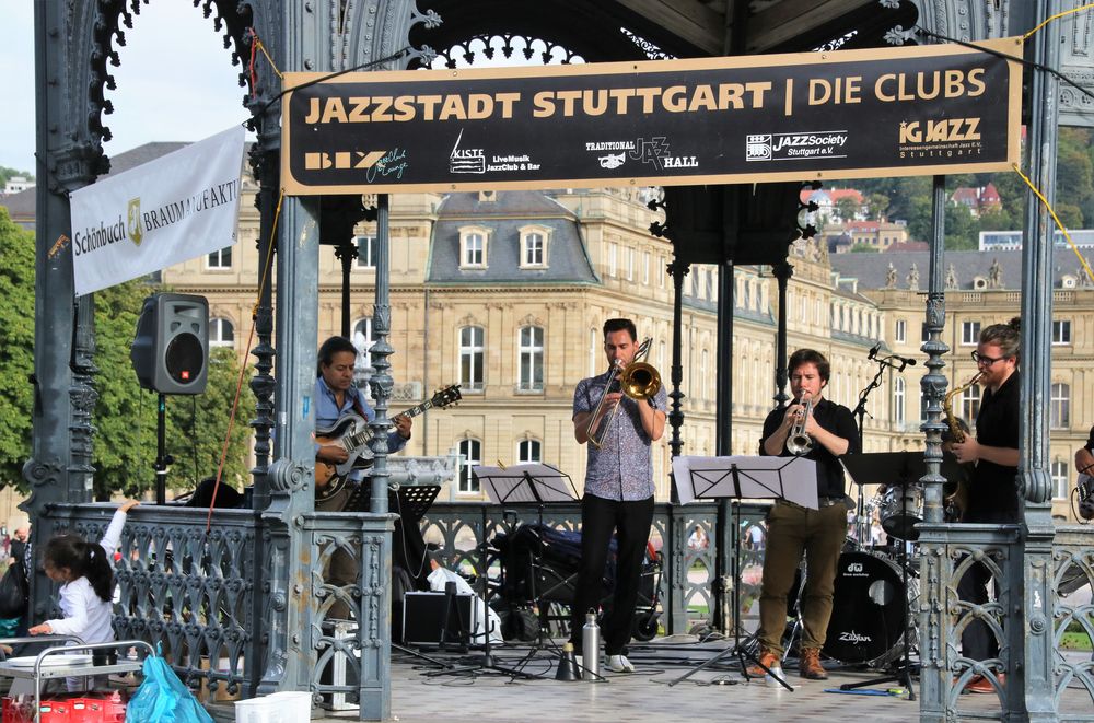 Jazz Stgt Sommer19  Schlossplatz Ca-19-col  sept19 +9Fotos