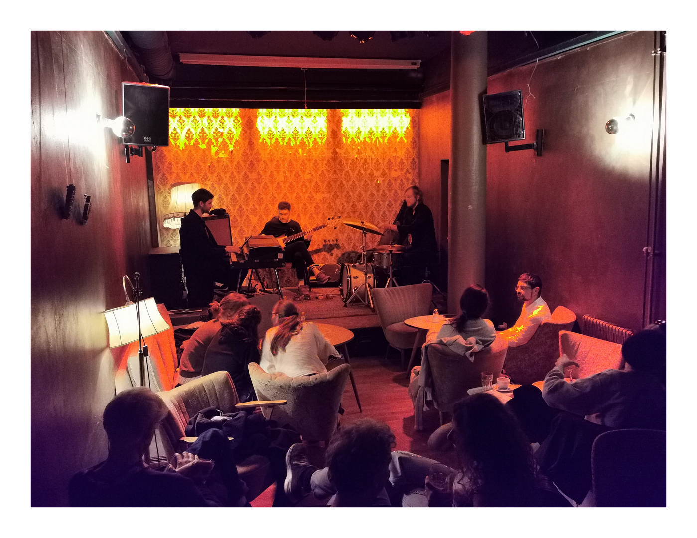 Jazz Trio Pony HH p30-25-215-col + Jazzfotos + Text