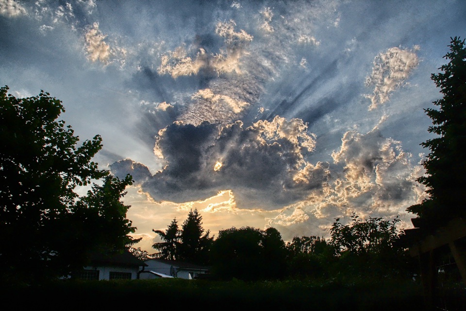 Je später der Abend, so schöner die Wolken...